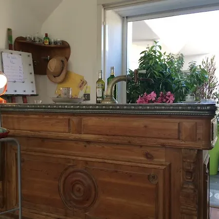 Πανσιόν Le Volet Bleu 3*